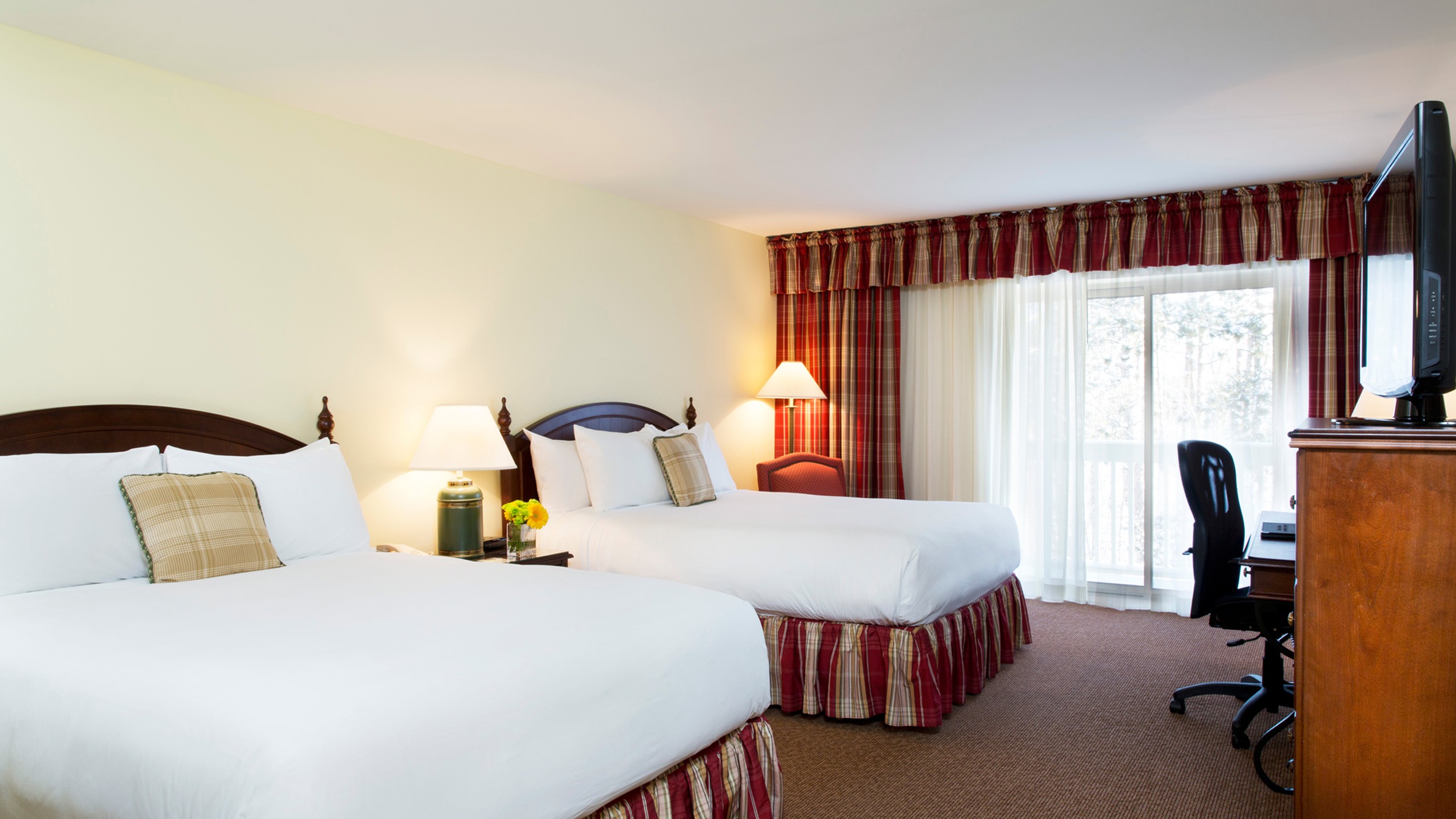 Accommodation - Pavilion Rooms - Deerhurst Resort Muskoka Ontario