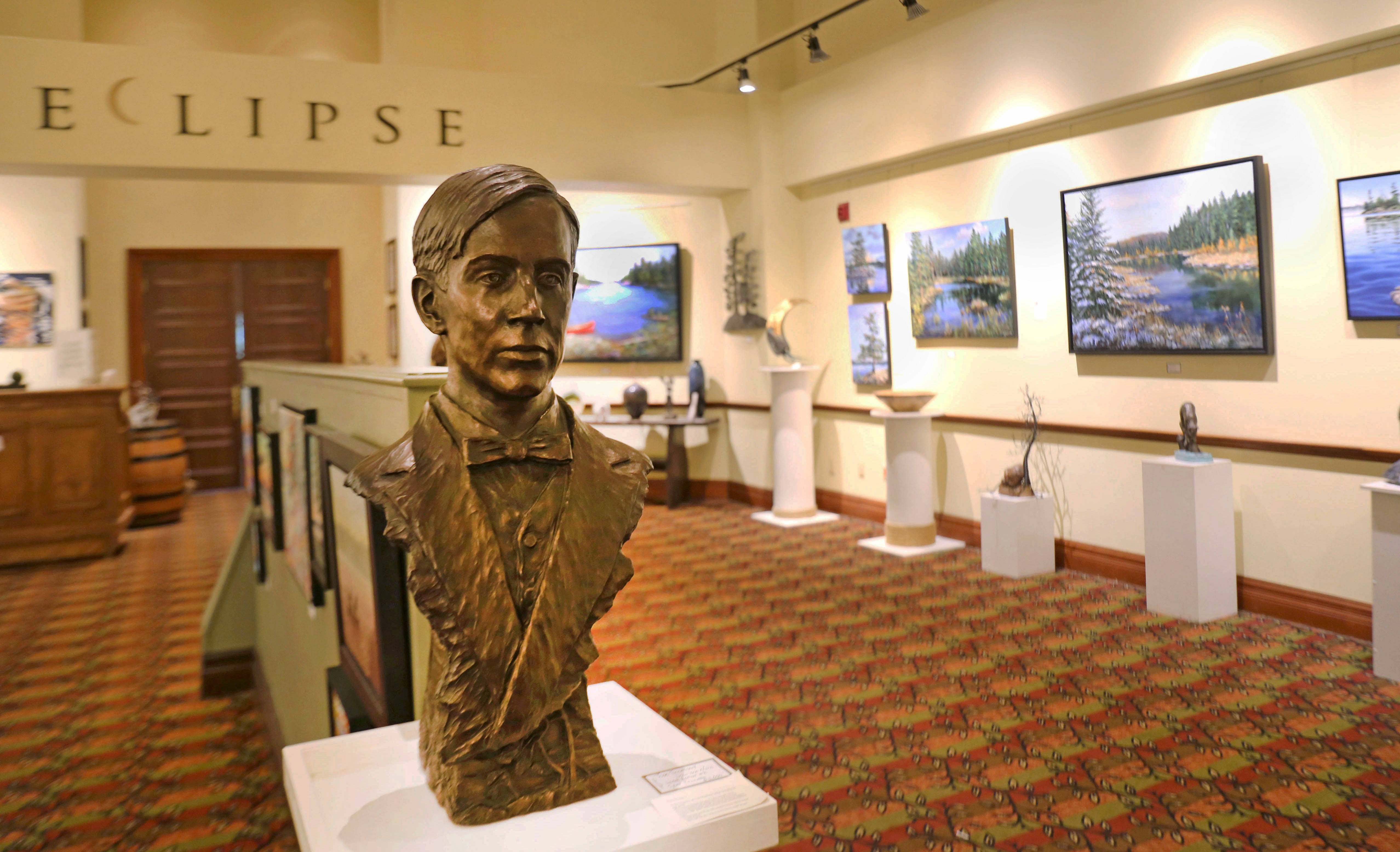 Tom Thomson sculpture greets visitors to Eclipse Art Gallery