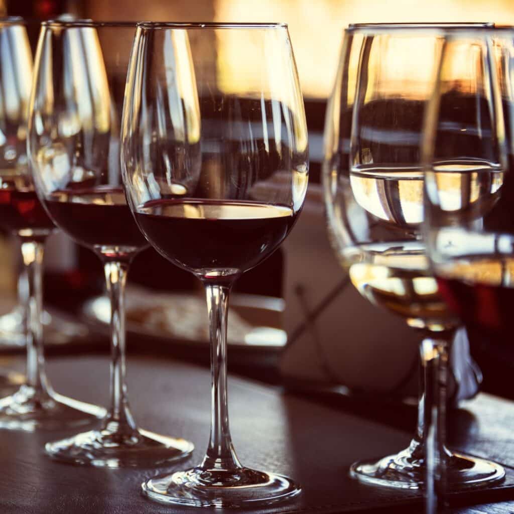 wine glasses with red and white wine